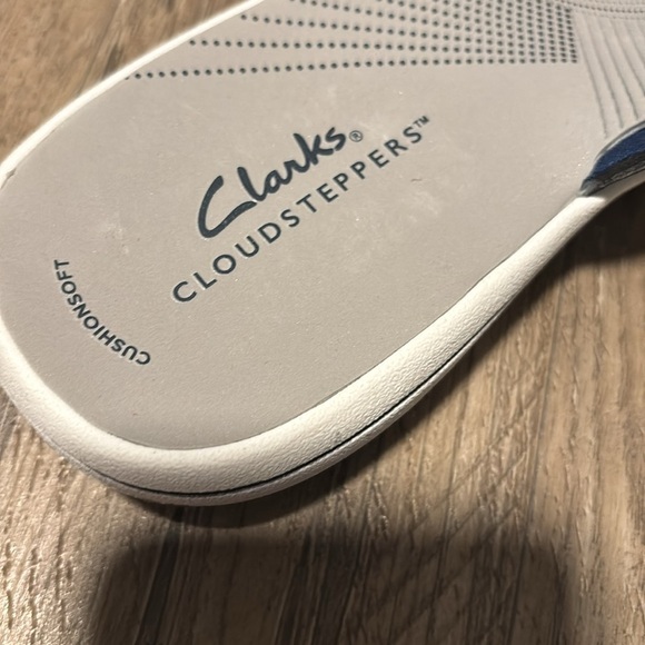 Clarks Cloudsteppers Cushion soft,shock absorbing,lightweight,grippy sandal - Picture 4 of 11